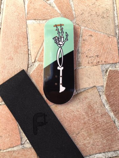 Freeday Shop Board X-Wide 33mm "Skeleton Hand" 2017