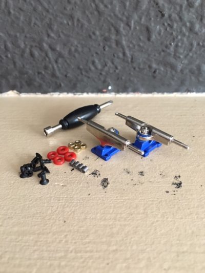 Freeday Wide Trucks Silver / Base Blue 32mm