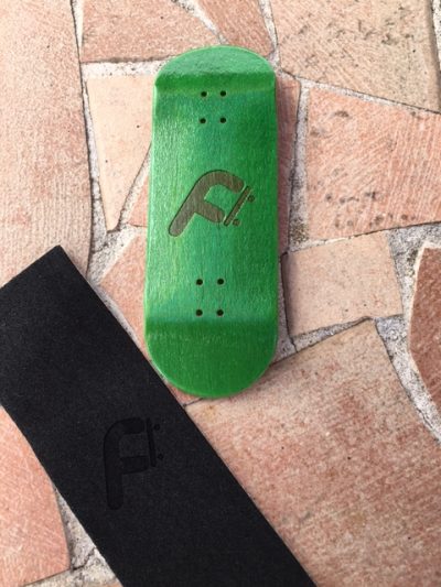 Freeday Shop Board X-Wide Engraved 33mm "Green"