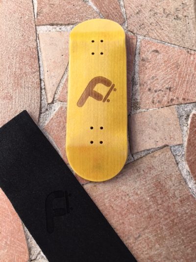 Freeday Shop Board X-Wide Engraved 33mm "Yellow"